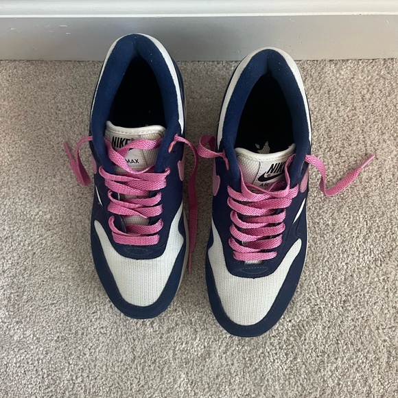 Woman’s Nike shoes - Picture 5 of 7